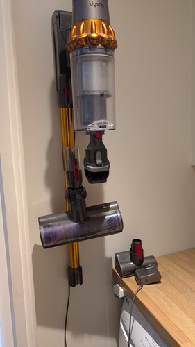 Dyson v11 cordless vacuum - cordless,